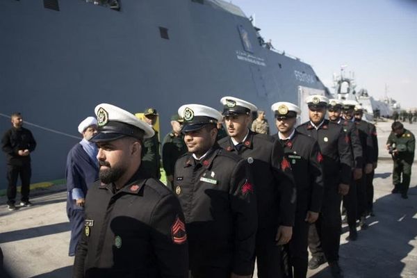 في حدث غير مسبوق.. سفن حربية إيرانية ترسو على سواحل الإمارات