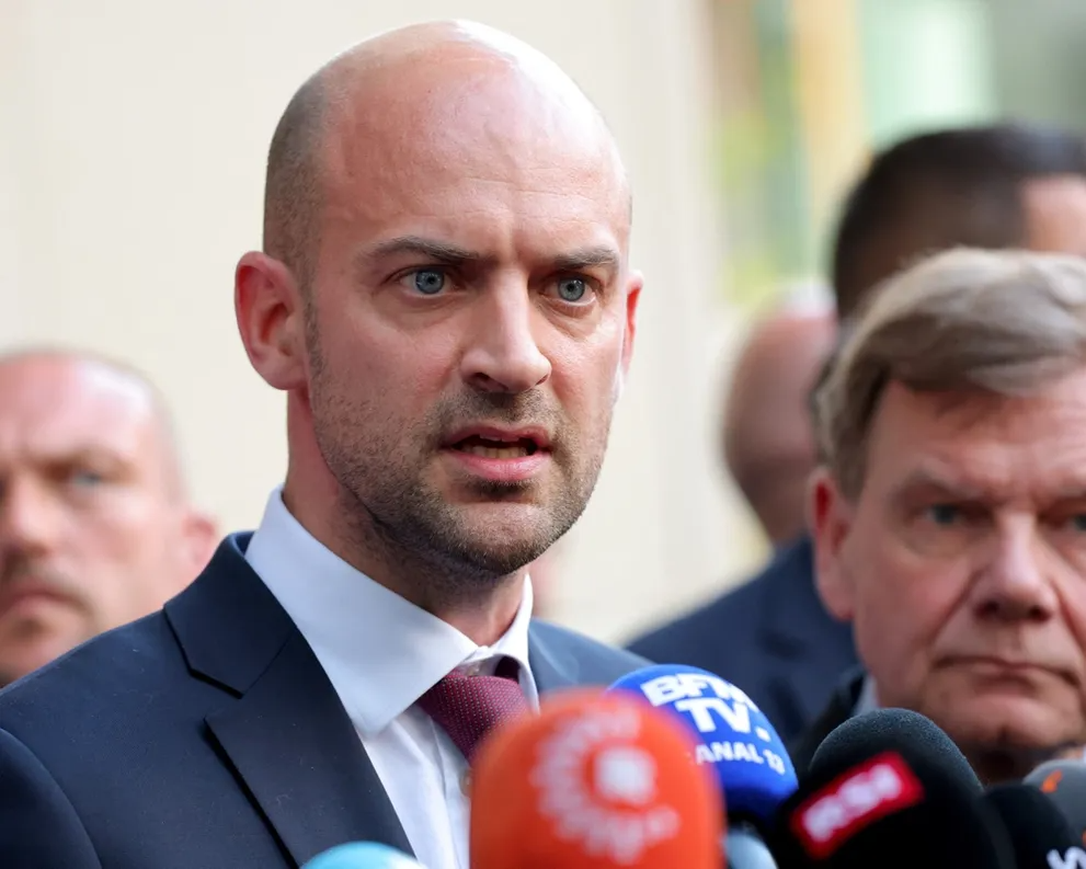 وزير الخارجية الفرنسي: تغيير النظام في إيران من الخارج خطير