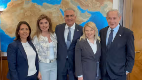 Israeli minister Gila Gamliel (left), Prime Minister Benjamin Netanyahu (right) and Iran's exiled Crown Prince Reza Pahlavi (center)