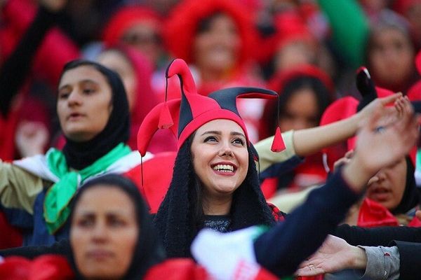 السلطات الإيرانية تراقب ملابس النساء في الملاعب الرياضية.. "لعدم وقوع مشاكل"