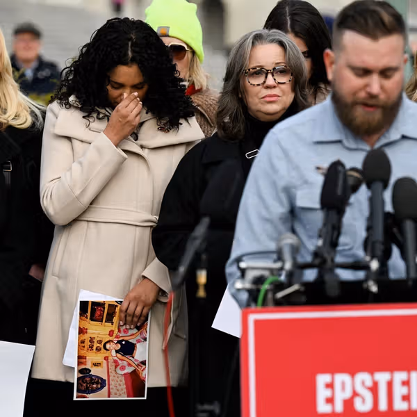 ترامپ لایحه انتشار اسناد پرونده اپستین را امضا کرد