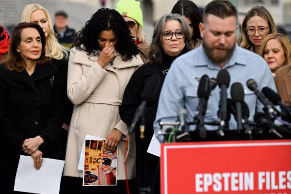 ترامپ لایحه انتشار اسناد پرونده اپستین را امضا کرد