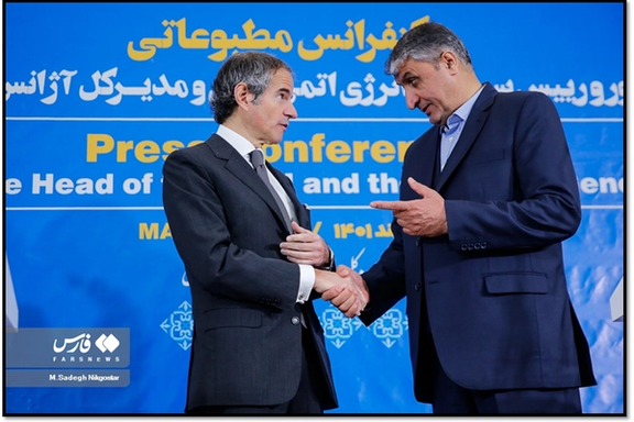 International Atomic Energy Agency Director General Rafael Mariano Grossi (left) and Mohammad Eslami, the head of the Atomic Energy Organization of Iran, during a press conference in Tehran in March 2023