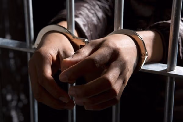 شناسایی با پهپاد، تفتیش جوانان در خیابان؛ موج بازداشتها در ایران ادامه دارد