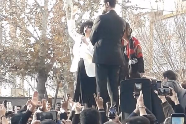 اتحادیه اروپا ادامه بازداشت نرگس محمدی و دیگر مدافعان حقوق بشر در ایران را محکوم کرد