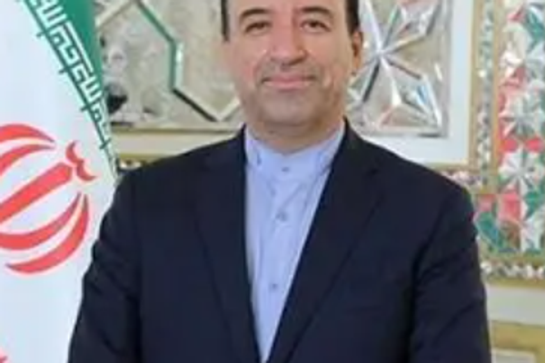 السفير الإيراني في الكويت يلتقي 4 معتقلين مرتبطين بالحرس الثوري