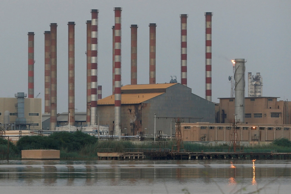 "رويترز": إيران تزيد من تخفيض أسعار نفطها للصين وسط تراجع الطلب وضغوط العقوبات