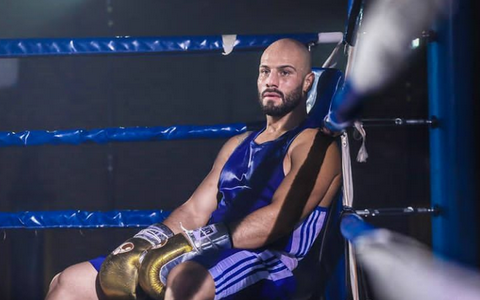 کاپیتان سابق بوکس در واکنش به توهین رسایی: حرف زدن که بلد نیستید، حرف نزدن هم بلد نیستید؟