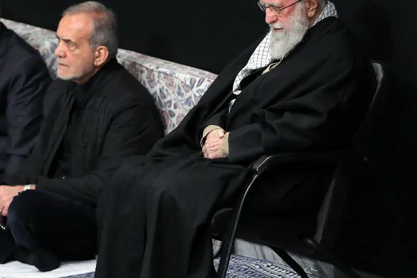 مدير مكتب بزشكيان: الهجوم الإسرائيلي على اجتماع مجلس الأمن القومي أسفر عن إصابة الرئيس