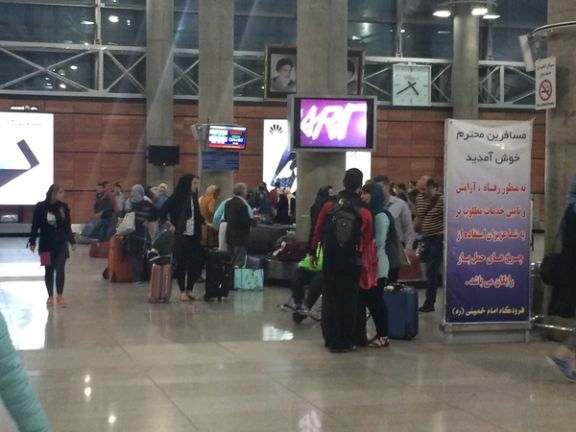 عالمة اجتماع إيرانية: هجرة الشباب الإيرانيين المهرة زادت بنسبة 140% العام الماضي