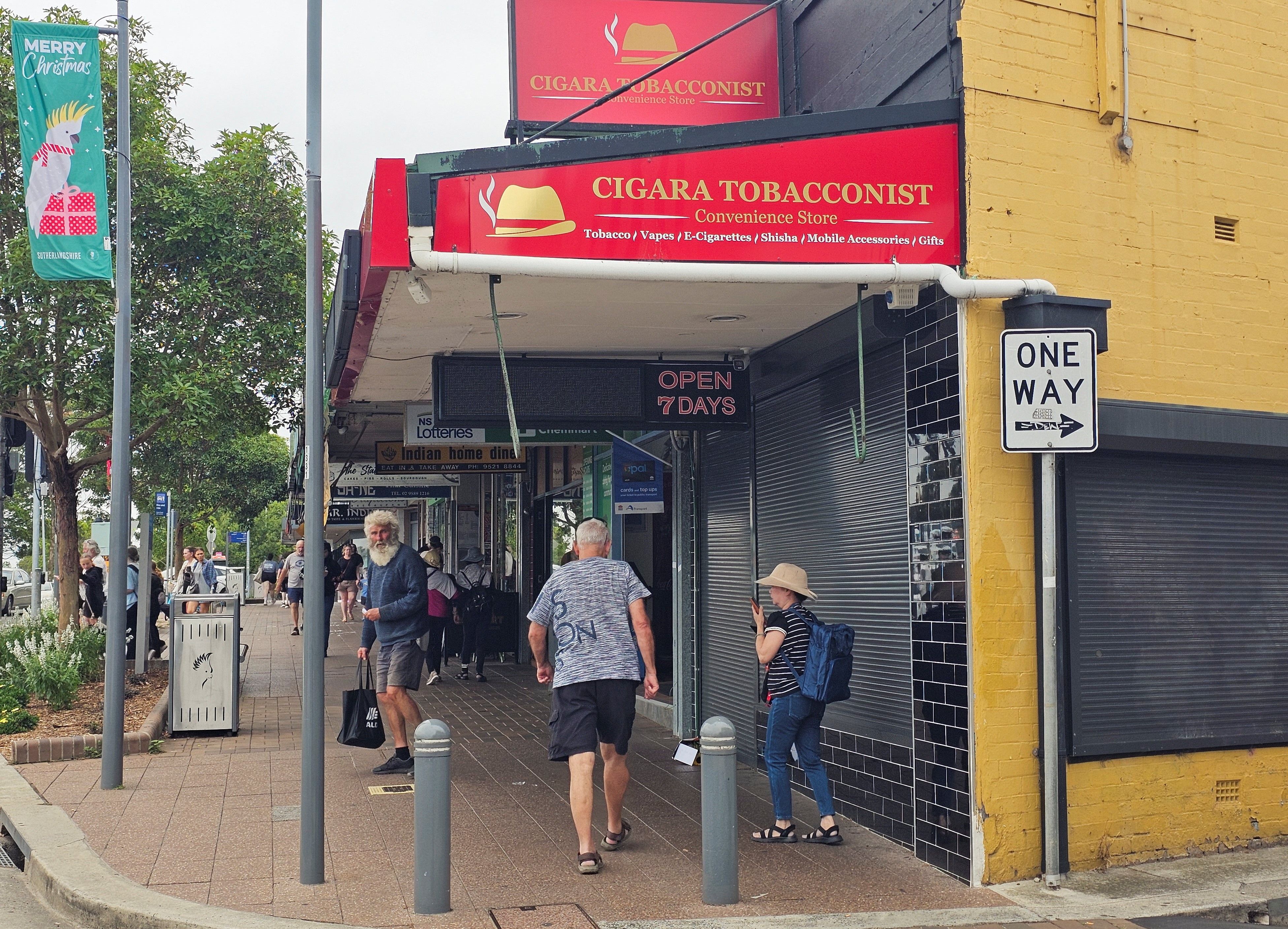 مغازه متعلق به احمد الاحمد