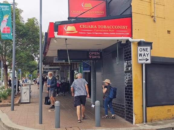 مغازه متعلق به احمد الاحمد