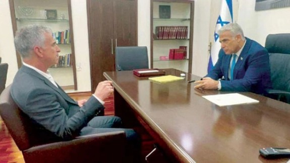 Israel’s Prime Minister Yair Lapid (right) in a meeting with Mossad Director David Barnea