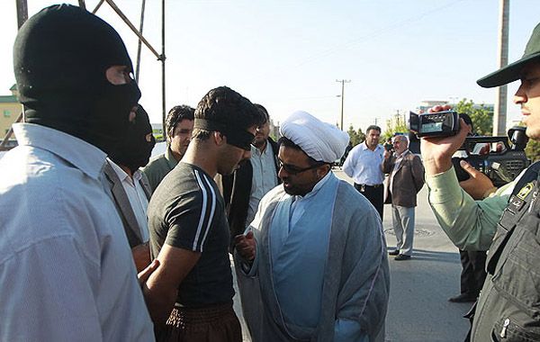 تقرير "هرانا" السنوي  عن وضع حقوق الإنسان بإيران يعلن زيادة الإعدامات بنسبة 88 % عام 2022