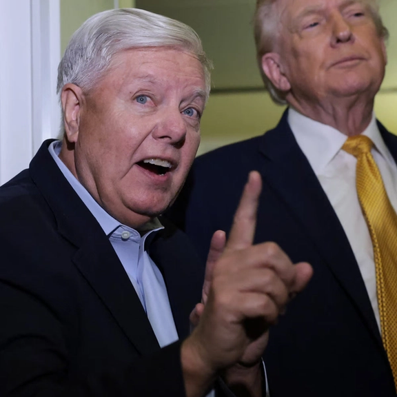 سيناتور أميركي: التقارير عن تردد ترامب في الهجوم ضد طهران غير دقيقة.. "انتظروا"