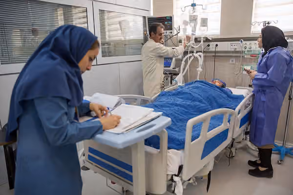 هشدار دبیرکل خانه پرستار: حقوق پرستاران به حدود ۱۰۰ دلار در ماه رسیده است