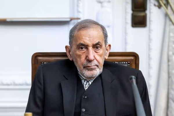 مستشار المرشد الإيراني: طهران وفقا لتويجهات خامنئي ستبقى داعمة لحزب الله بحزم