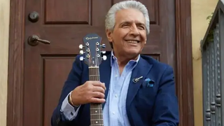 شکوه شعر فارسی در کلام فرامرز اصلانی