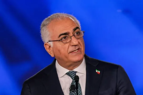 شاهزاده پهلوی به ارتشیان:به میدان بیایید و از اعتبار ارتش در برابر جمهوری اسلامی دفاع کنید