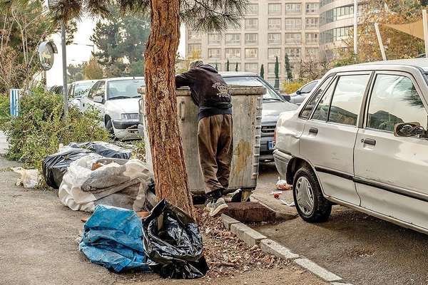 تقرير برلماني: ثلث الإيرانيين يعانون من الفقر وغير قادرين على تلبية احتياجاتهم الأساسية
