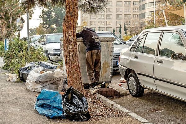 تقرير برلماني: ثلث الإيرانيين يعانون من الفقر وغير قادرين على تلبية احتياجاتهم الأساسية