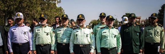 جانشین فرمانده کل انتظامی: پلیسها به اسلحه شوکر برقی مجهز میشوند