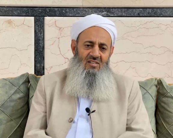 خطيب زاهدان الإيرانية: رجال أمن بملابس مدنية يطلقون النار على رؤوس المصلين العزل