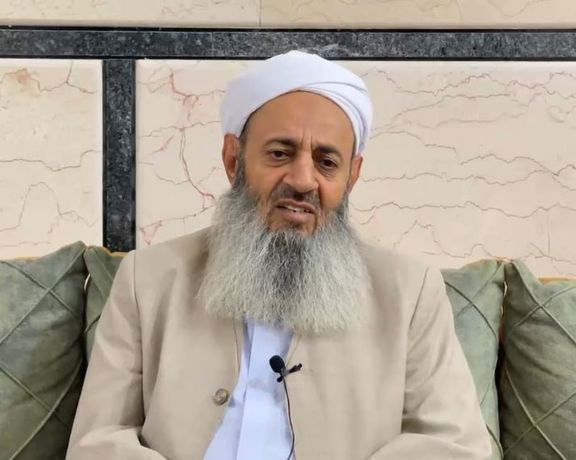 مولوی عبدالحمید: لباس شخصیها به سر و قلب نمازگزاران بیدفاع زاهدان شلیک کردند