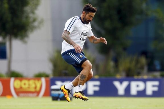 «حمله با چاقو یا افتادن روی مبل؟»؛ ستاره سابق آرژانتین با شکستگی ترقوه به بیمارستان رفت