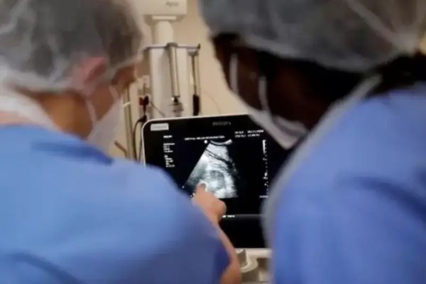 المرشد الإيراني "قلق" من تراجع الإنجاب ويأمر الحكومة بإزالة العراقيل "أمام زيادة السكان"