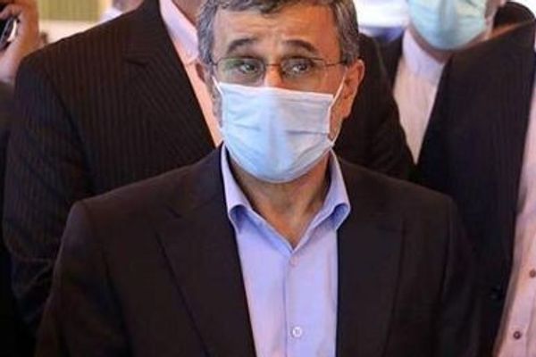 قطع زيارته وعاد .. نجاد يستمع لنصيحة مسؤولين إماراتيين ويرجع لإيران