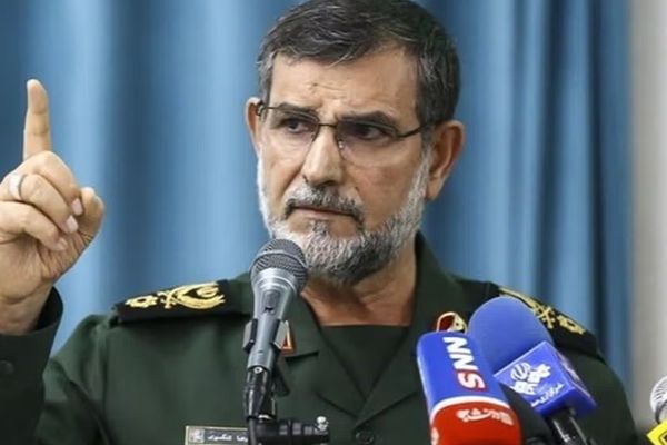 إعلام إسرائيلي: قصف تنكسيري في شقته ببندر عباس مع عدد من القادة الآخرين