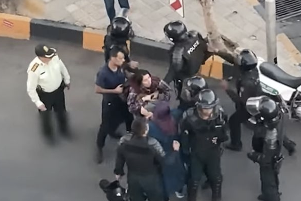 حقوقيون: المعتقلون في إيران يتعرضون للتعذيب والتحرش الجنسي والحرمان من الخدمات الصحية