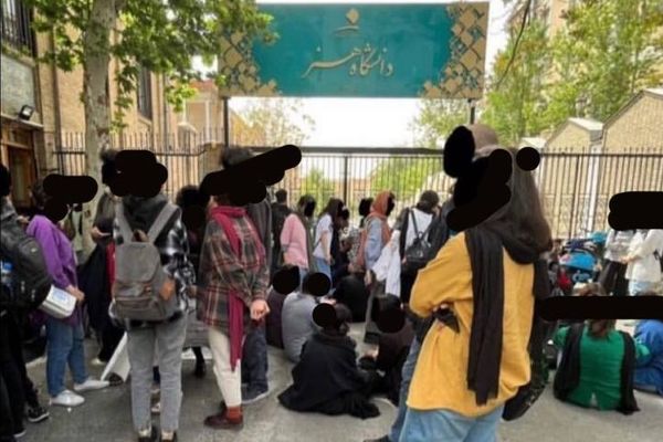 Protesting Students Abducted By Plainclothesmen In Iran