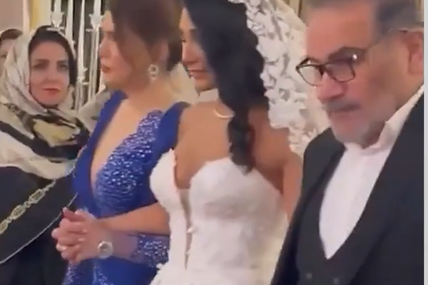 روزنامه جهان صنعت: شمخانی تمام وقت و زندگیاش را صرف خدمت به نظام و کشور کرده است