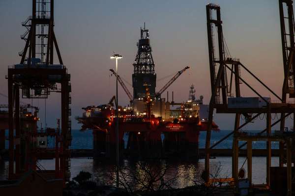قیمت نفت پس از توقیف یک نفتکش ونزوئلا از سوی آمریکا افزایش یافت