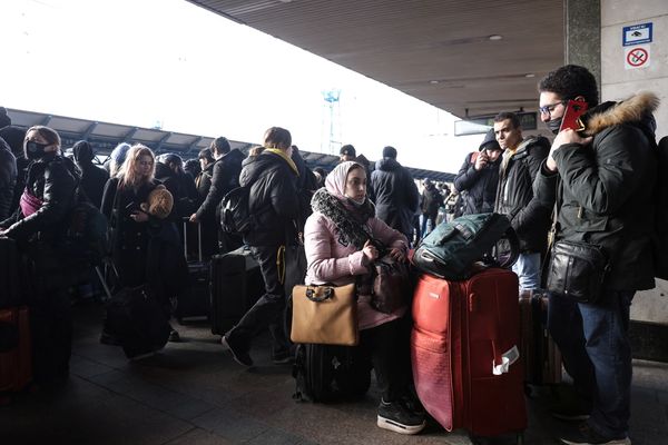 انتقادات واسعة على تأخُّر الخارجية الإيرانية في إجلاء رعاياها من أوكرانيا