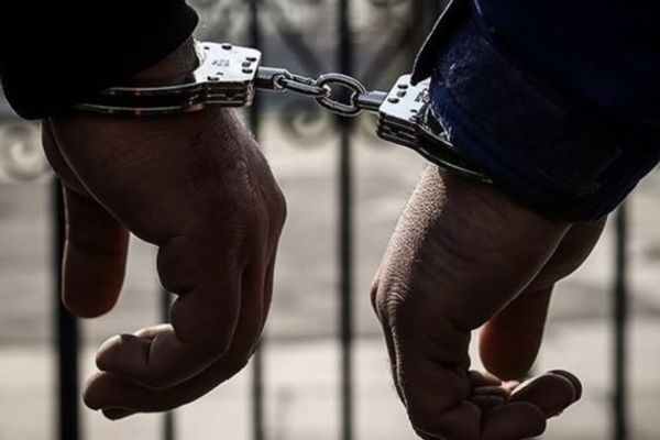 شرطة طهران تعتقل سارقي هواتف محمولة أعمارهم 13 و16 عاماً