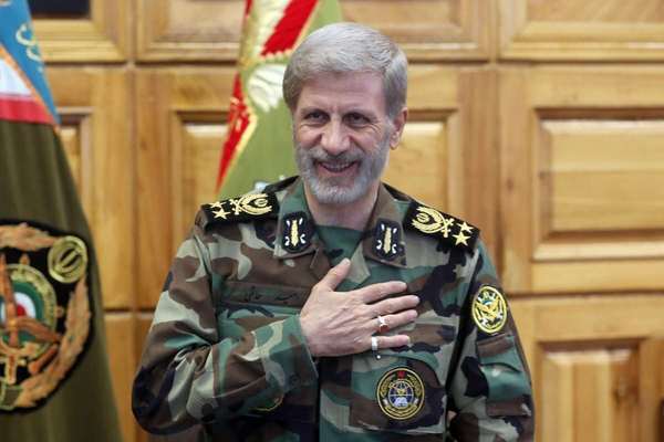 قائد الجيش الإيراني: لن ننتظر هجوم العدو ومستعدون لردّ ساحق في أي مكان
