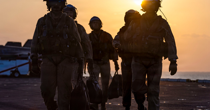 अमेरिका ने मध्य पूर्व के लिए तीन युद्धपोतों पर 2,200 नौसैनिकों का ऑर्डर दिया