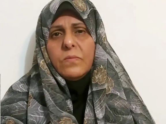 بتهمة "إهانة خامنئي".. الحكم على ناشطة إيرانية وشقيقيها بالسجن فترات طويلة