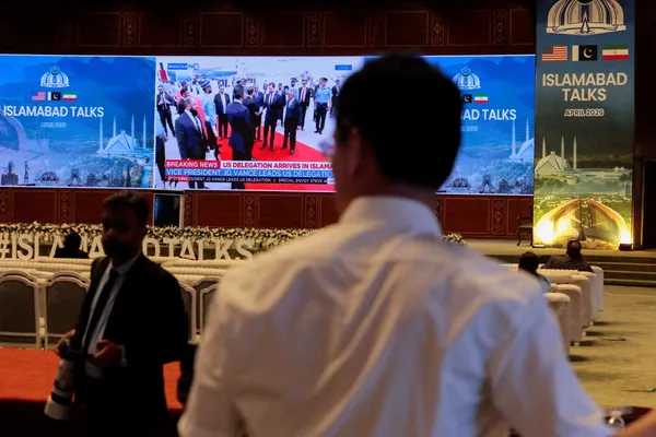 فایننشال تایمز: بنبست در مذاکره آمریکا و جمهوری اسلامی بر سر تنگه هرمز ادامه دارد