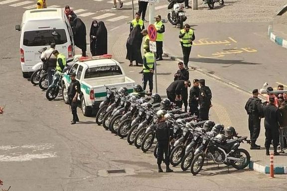 گزارش اسکاینیوز از ماموران زنی که مخالفان حجاب اجباری را از خیابانها میربایند