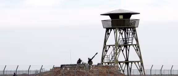 Iranian soldiers stand guard inside the Natanz uranium enrichment facility, 322km (200 miles) south of Iran's capital Tehran March 9, 2006.
