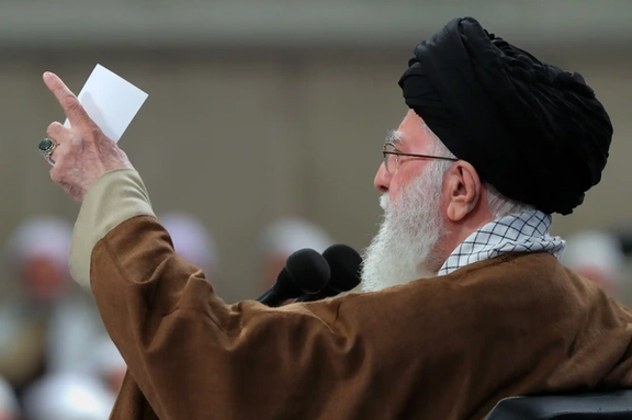 خامنهای در مراسم تنفیذ: مردم با انگیزه رییس جمهوری شایسته انتخاب کردند