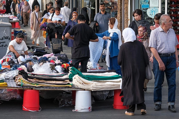 ایرنا: قطعی اینترنت به افزایش دستفروشی منجر شده است