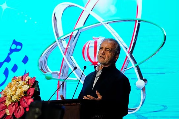 الرئيس الإيراني: سنعيد بناء المنشآت النووية المُدمّرة مجددًا و"بقوة أكبر"