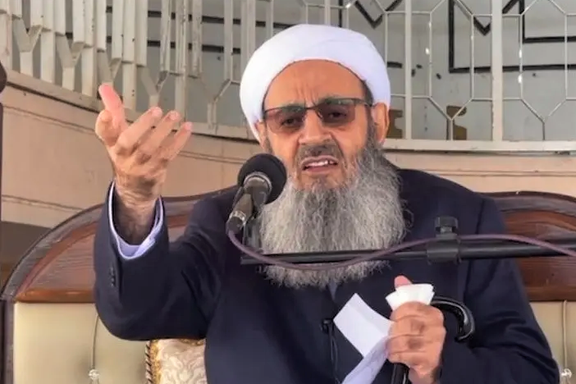 تاکید مولوی عبدالحمید بر غیرشرعی بودن احکام اعدام؛ «قضات دادگاه کشتار زاهدان تحت فشارند»