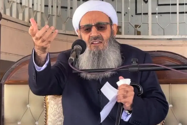 زعيم أهل السنة في إيران: أحكام الإعدام غير شرعية.. والقضاة يتعرضون لضغوط