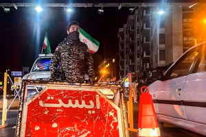 رویترز: با احتمال پایان جنگ، حاکمان ایران باید جواب جمعیتی خشمگین و سرخورده را بدهند